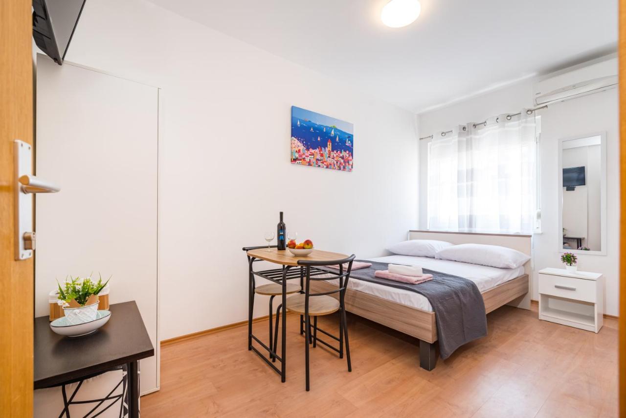 Studio And Rooms Zadar City Wall Exterior photo