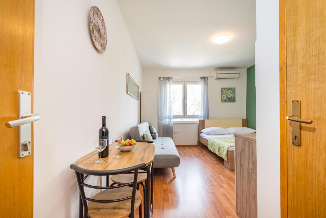 Studio And Rooms Zadar City Wall Exterior photo