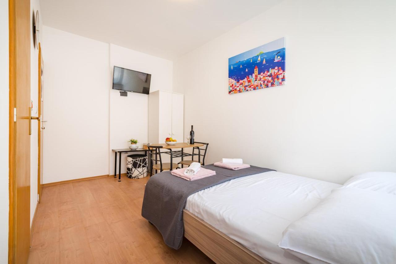 Studio And Rooms Zadar City Wall Exterior photo